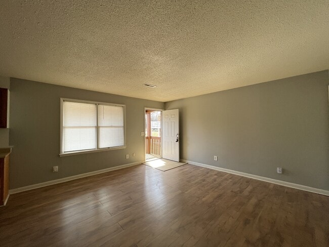 Foto del edificio - 4514 Bonnell Dr NW