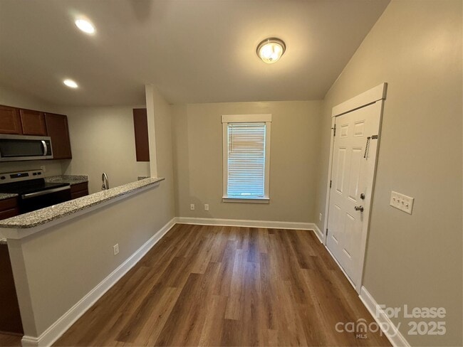 Building Photo - 664 Reeves Ct