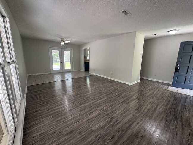 Foto del edificio - 1447 Coe Dairy Rd