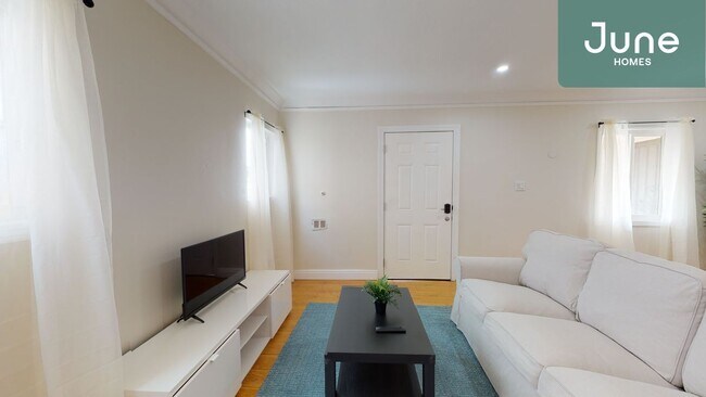 Foto del edificio - ROOM ONLY in 3-bed/1.5-bath Home