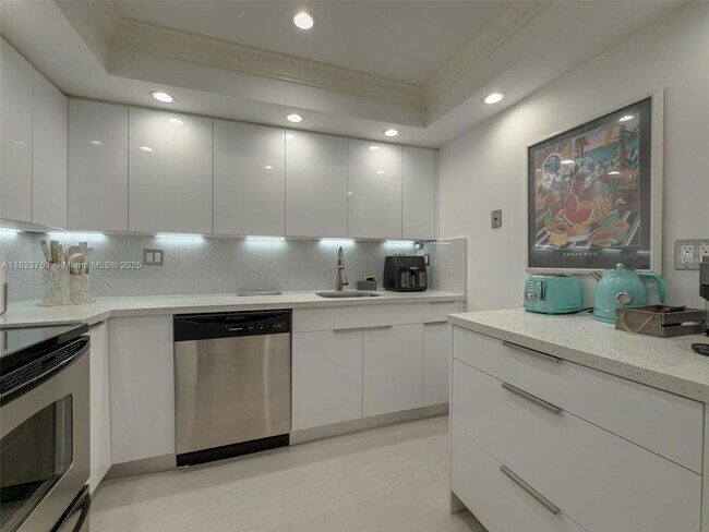 Building Photo - 250 NE 181st St