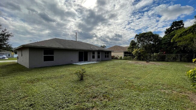 Foto del edificio - Pet-Friendly 3BR/3BA Single-Family Home in Port Saint Lucie