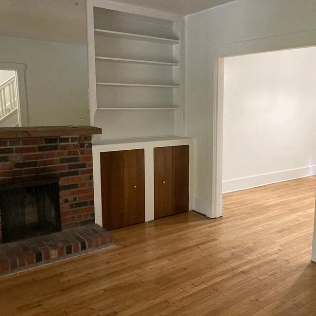 Building Photo - 5846 Douglas St