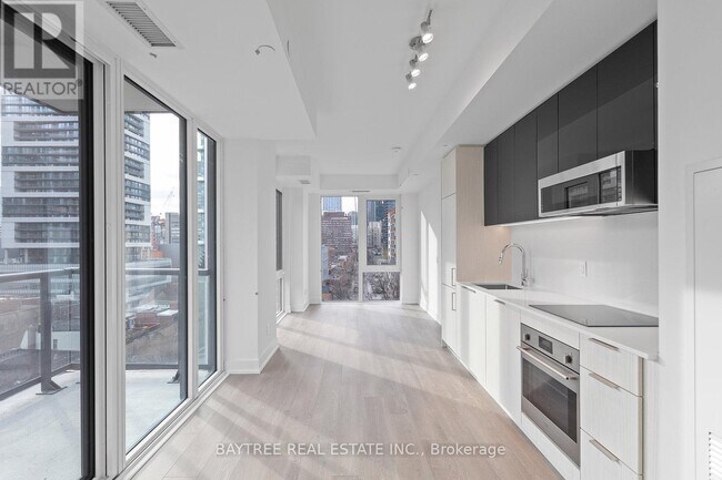 Building Photo - 308 Jarvis St