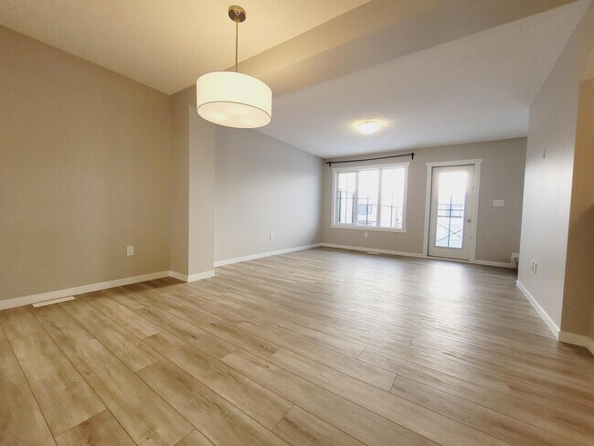 Photo du bâtiment - 1111 Cy Becker Rd NW