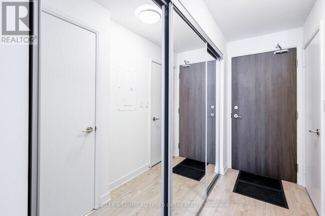 Building Photo - 576 Front St W