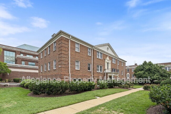 Building Photo - 718 S Washington St