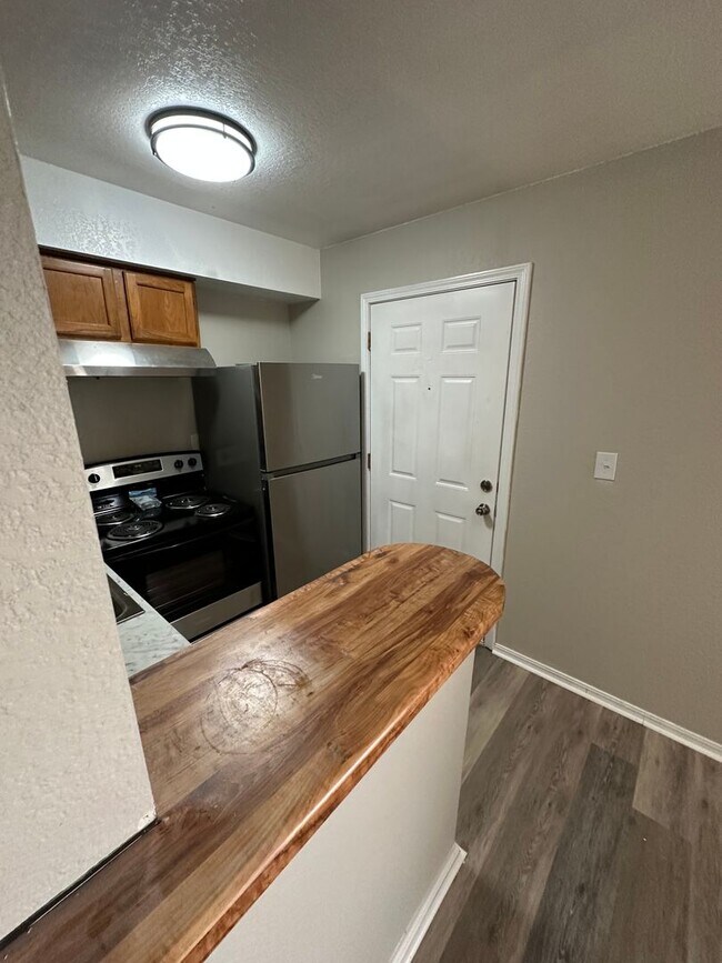 Foto del edificio - 1730 E 67th St