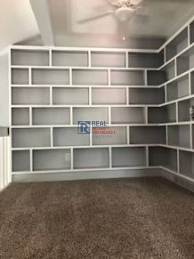 Building Photo - 715 Crown Point Dr