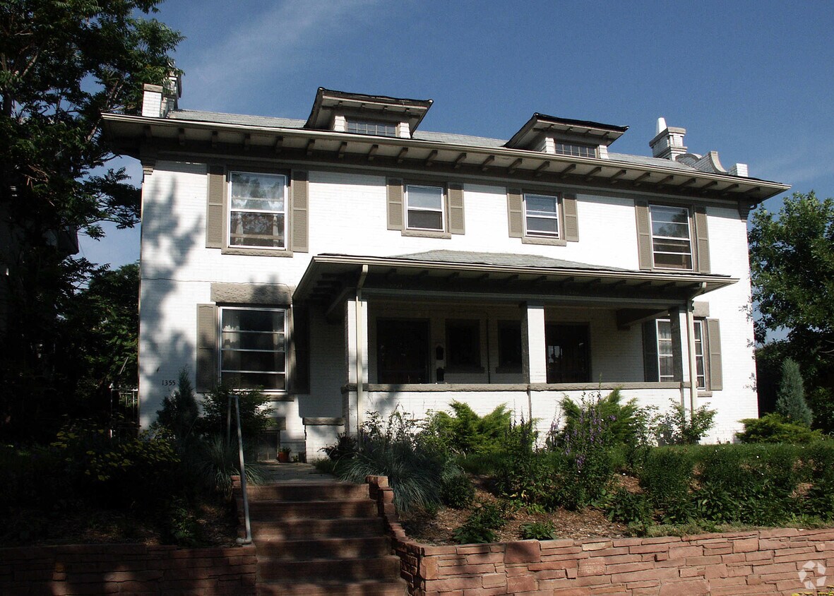 Building Photo - 1355-1365 Vine St