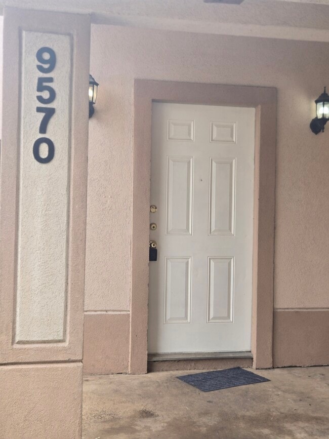 Building Photo - 9570 Bowen dr