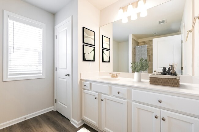 Building Photo - 123 Pyrus Ln