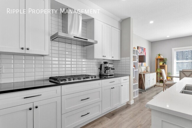 Photo du bâtiment - Modern 4 Beds, 4.5 Baths Duplex | Availabl...