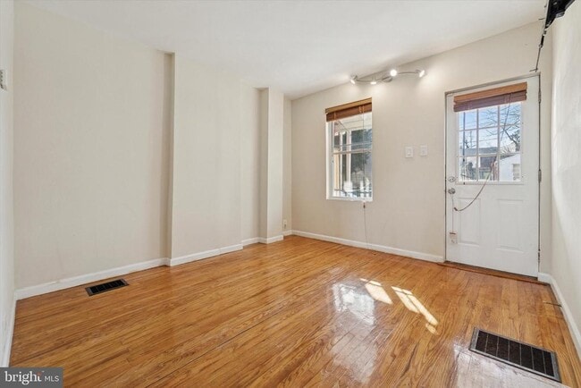 Foto del edificio - 1005 Tyler Ave