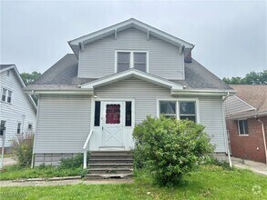 Building Photo - 9615 Cardwell Ave