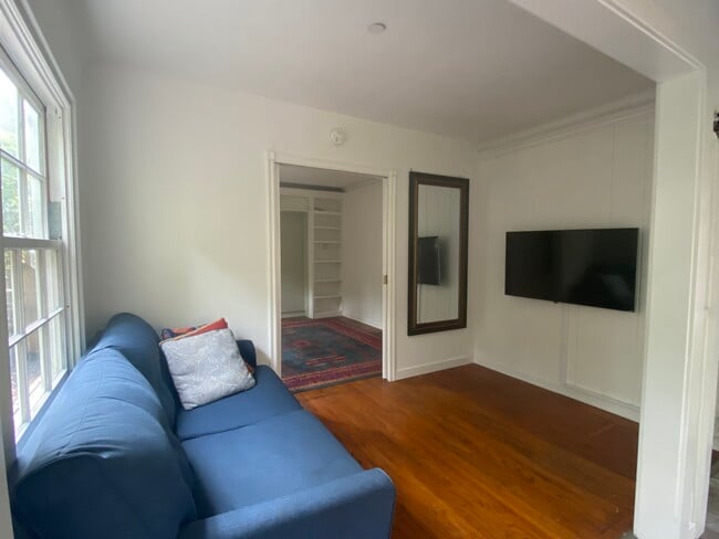 Building Photo - 2022 Stanley Hills Dr