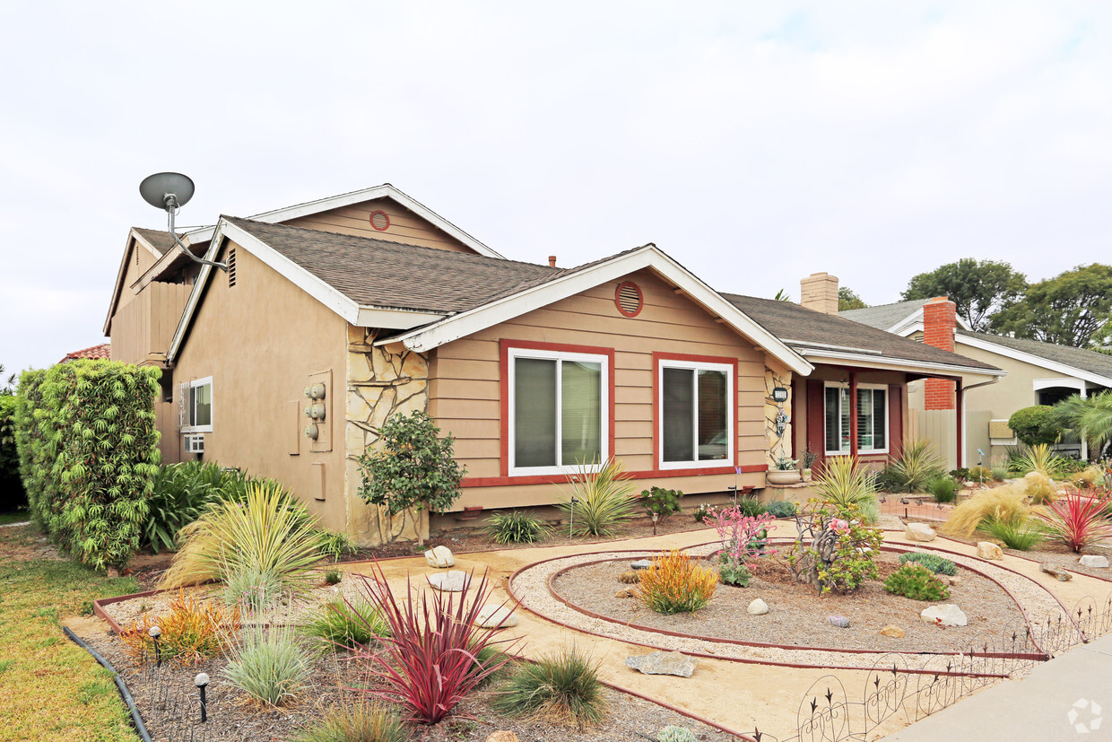 Building Photo - 7282 La Mancha Cir