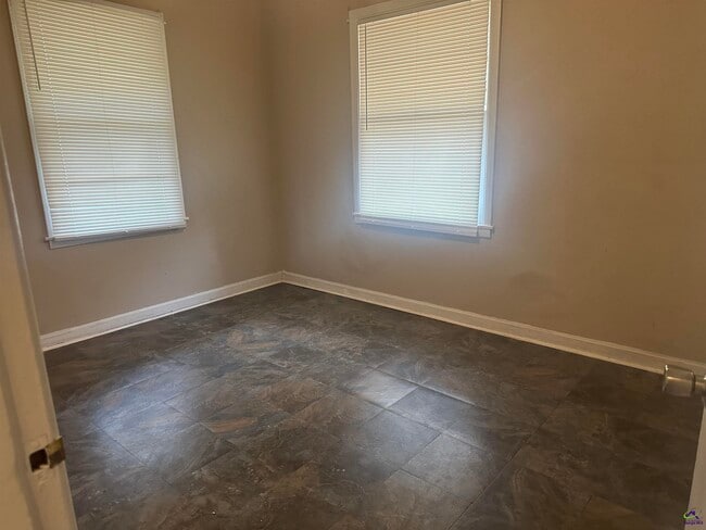 Foto del edificio - 234 Johns Rd