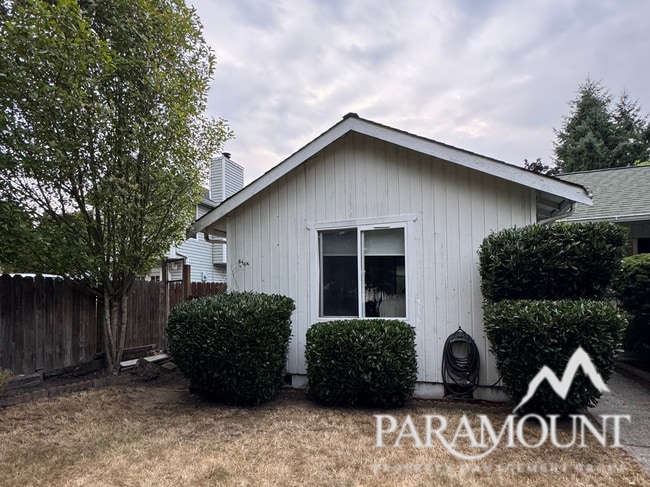 Building Photo - Updated 3 Bd 2 Bt Rambler!