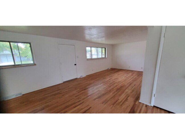 Photo - 6113 Holland St House