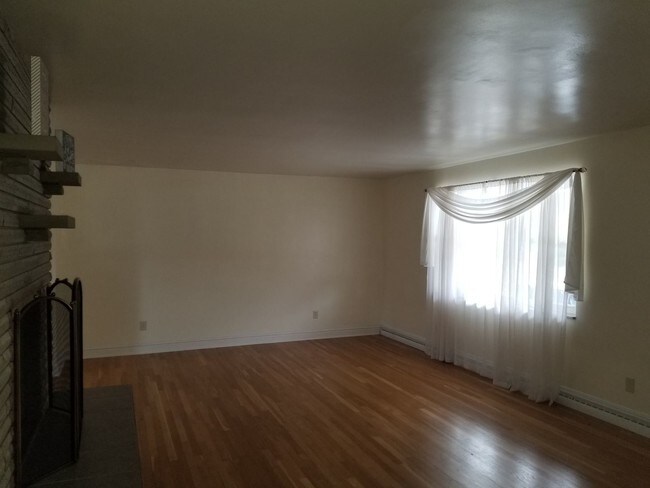 Foto del edificio - 3 br, 2 bath House - 360 Perry Hwy