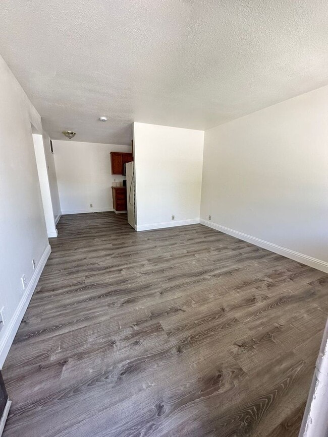 Building Photo - One bedroom condo with washer/dryer