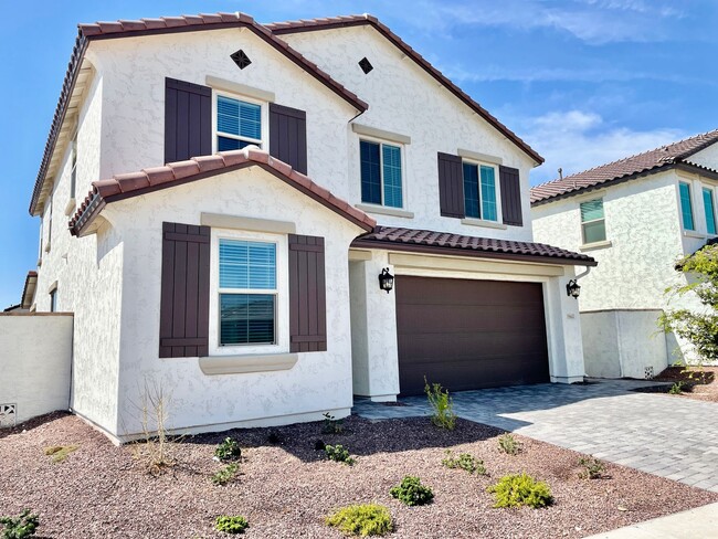 Foto del edificio - 4 Bed/3 Bath Newer Built Home In Verrado!