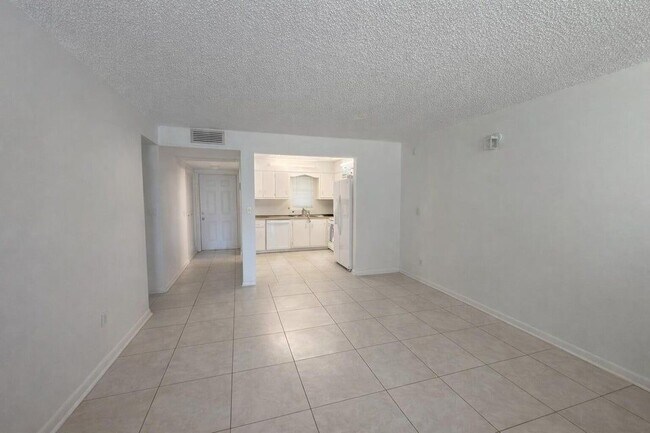 Foto del edificio - 9440 SW 8th St