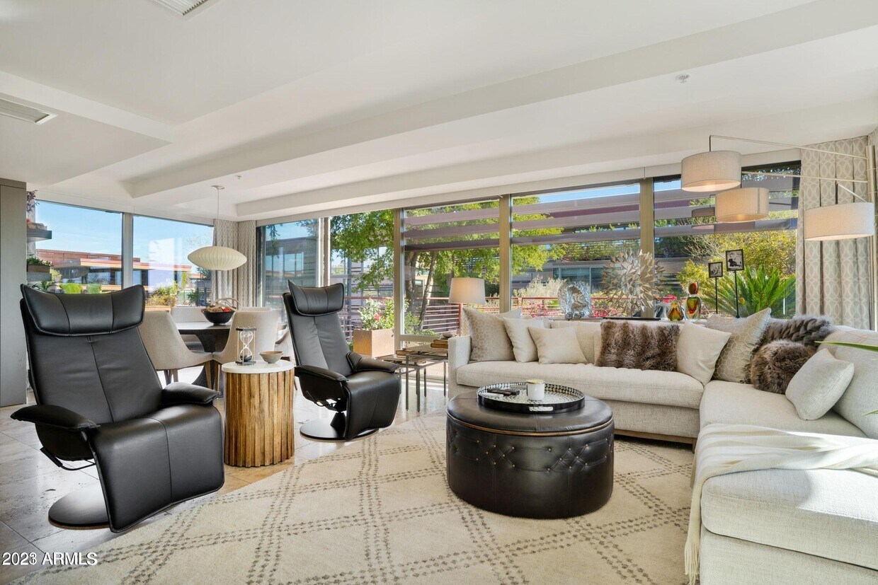 Foto principal - 7137 E Rancho Vista Dr
