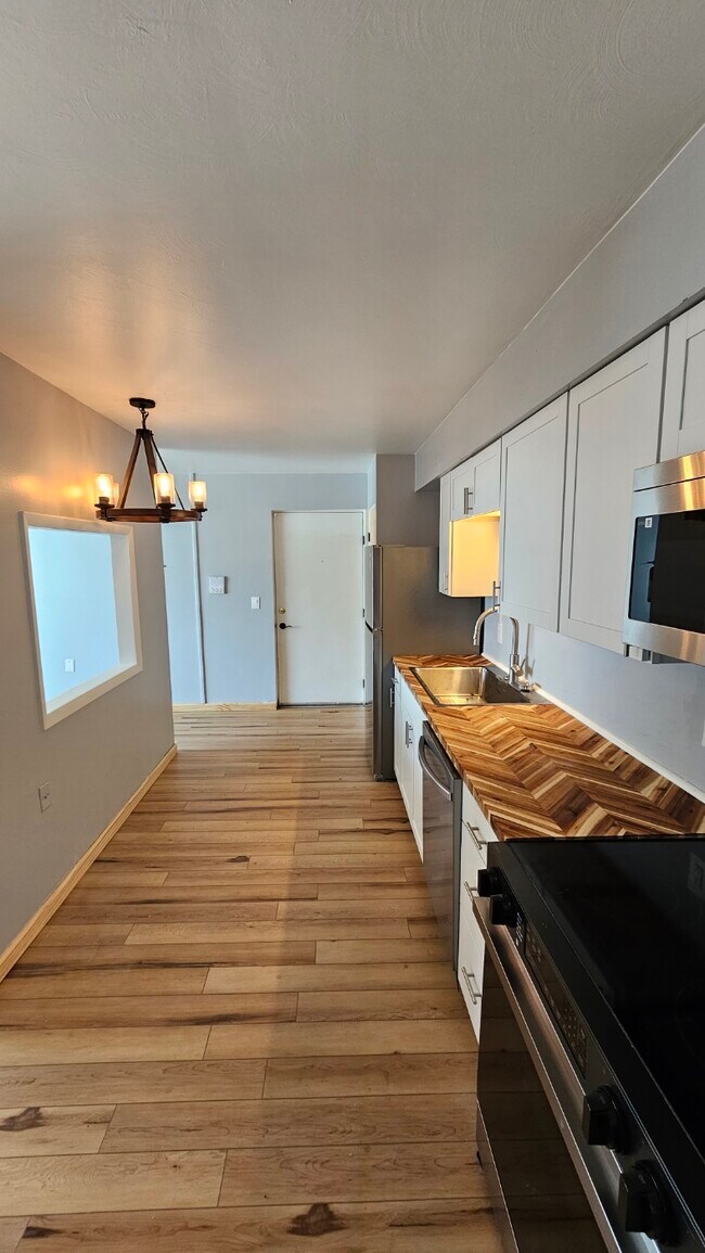 Building Photo - Matson