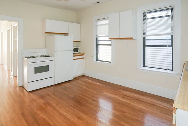 Photo - 2254 N Southport Ave Apartment