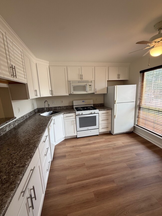 Foto del edificio - 32 Cherokee Dr