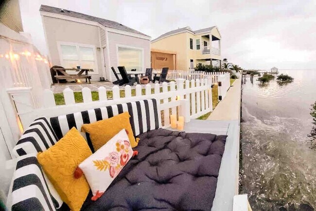 Building Photo - 108 Las Joyas Blvd