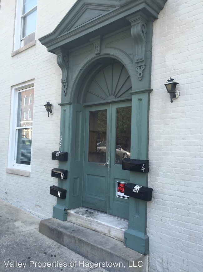 Building Photo - 136 N Potomac St