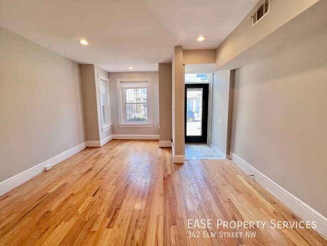 Building Photo - 342 Elm St NW