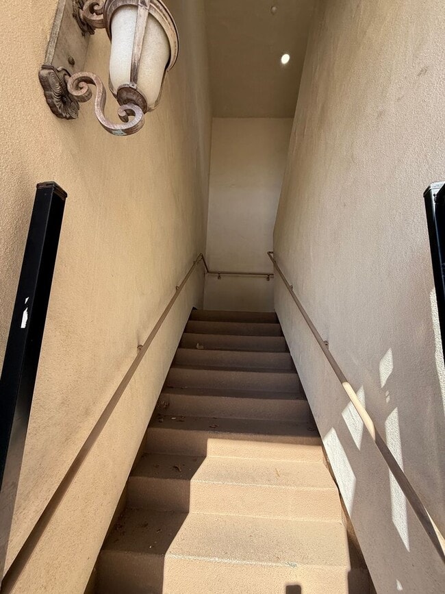 Building Photo - B11110E