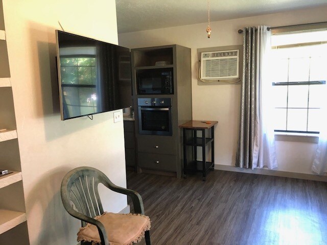 Foto del edificio - 16896 Oakwood Dr