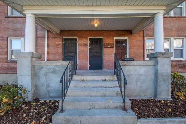 Building Photo - 315 13th Ave S