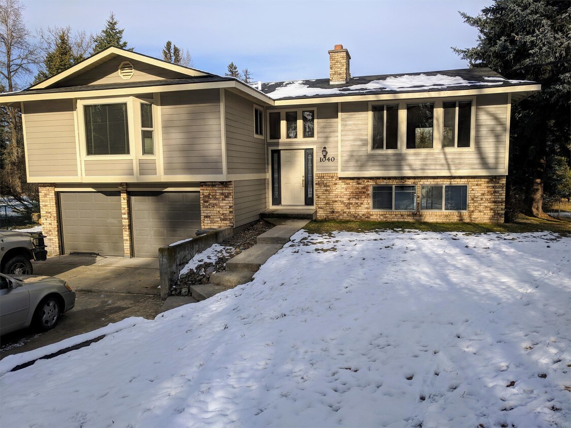 Primary Photo - 1040 Seventh St W