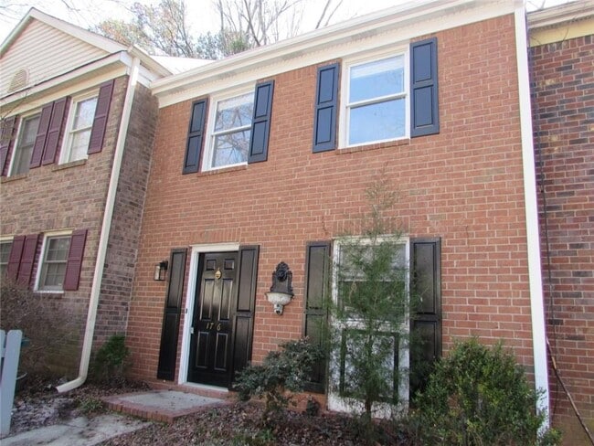 Building Photo - 1716 Twin Brooks Dr SE
