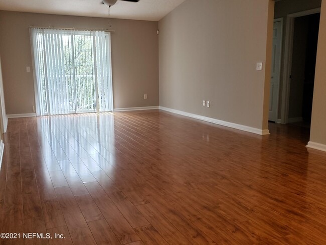 Building Photo - 7057 Snowy Canyon Dr