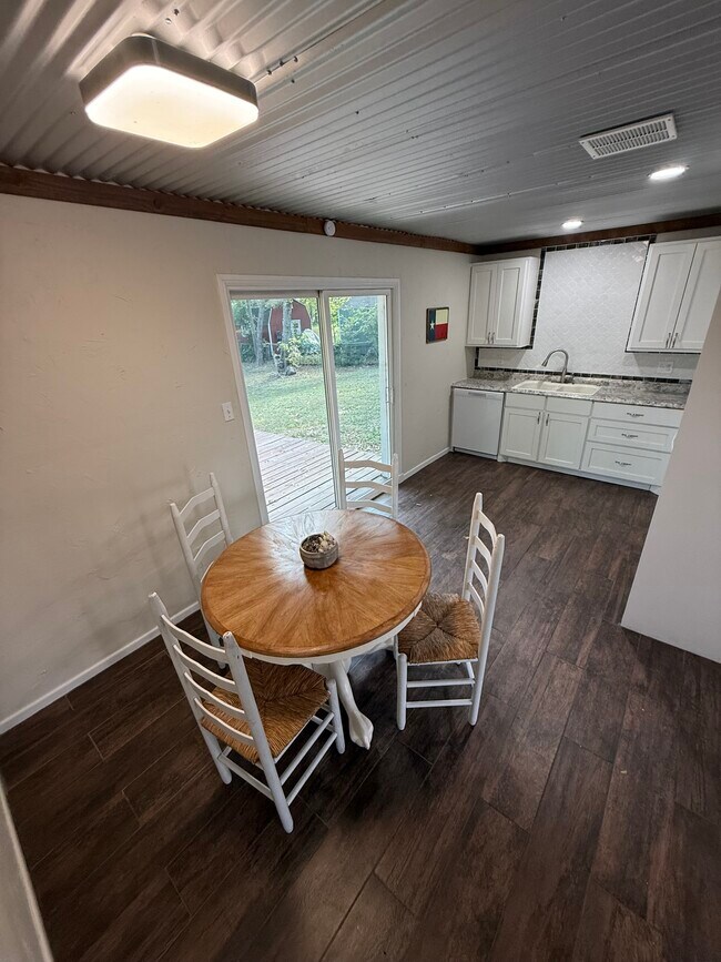Building Photo - 604 Overlook Dr