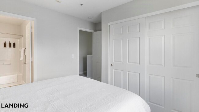 Foto del edificio - 9242 W Russell Rd