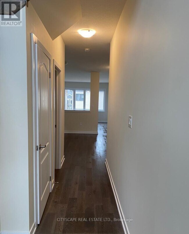 Photo du bâtiment - 27 Wintergreen Cres