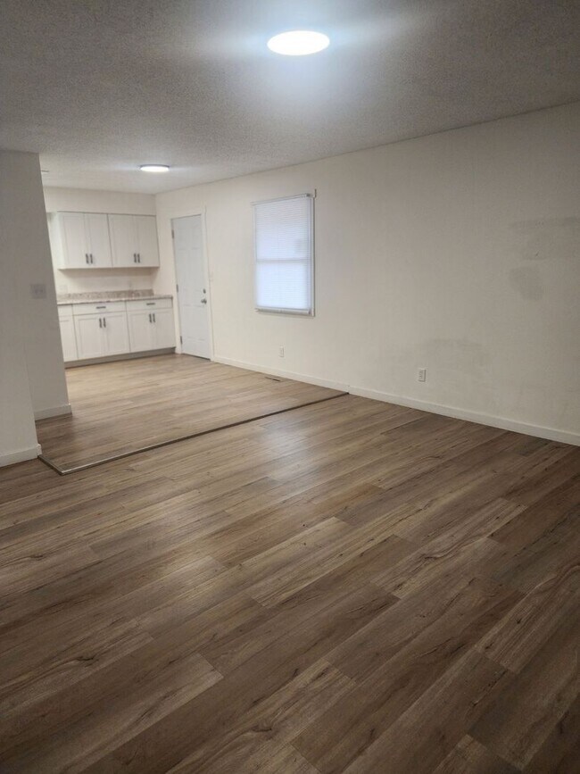 Foto del edificio - 4143 W Burbank St