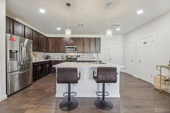 Building Photo - 722 Lorhan Dr