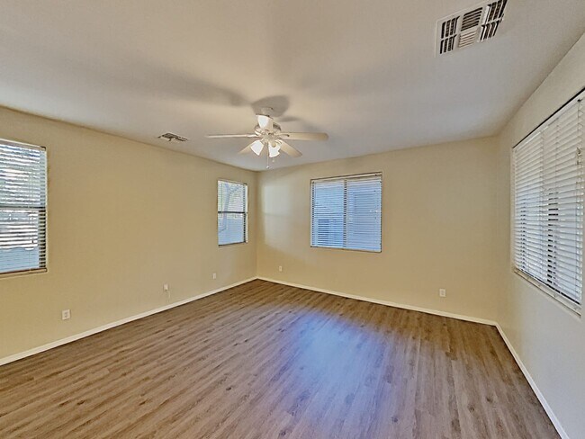 Building Photo - 3860 E Santa Fe Ln