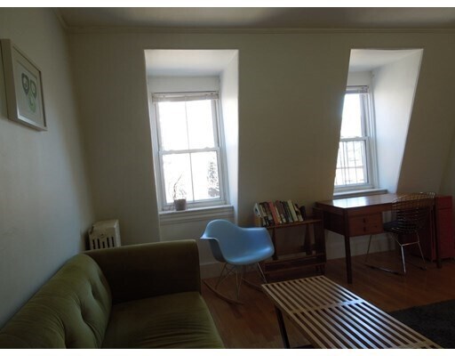 Building Photo - 14 Shepard St