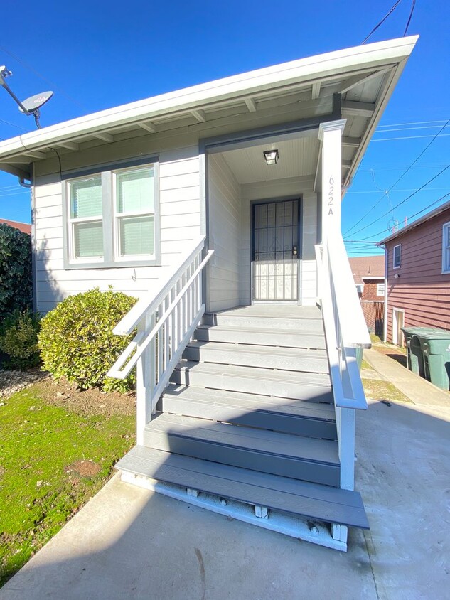 Foto principal - Fenced Vallejo 1 Bedroom & 1 Bathroom Remo...