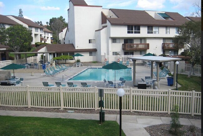 Foto del edificio - 6111 Rancho Mission Rd